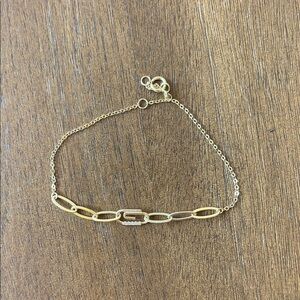 Elegant Gold Chain Bracelet